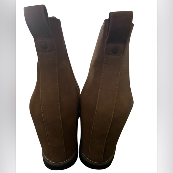 Universal Thread Women's Amalia Style Cognac Brown Wedge Fashion Boots Size 9.5M - Picture 2 of 8